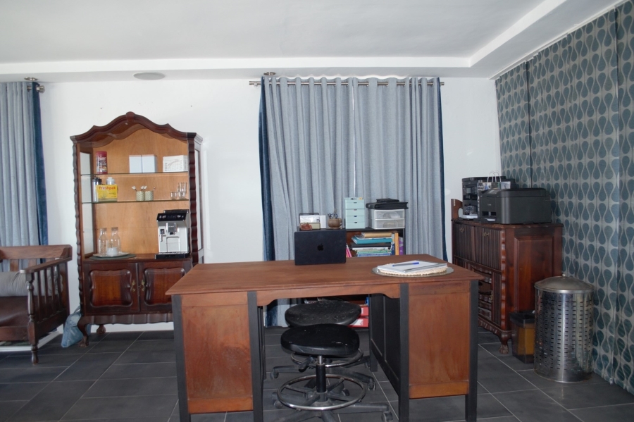 6 Bedroom Property for Sale in Perlemoenbaai Western Cape